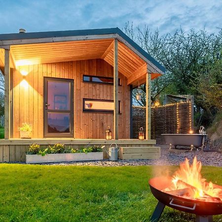 Luxury Glamping Cabin With Outdoor Bath On Cornish Flower Farm Truro Esterno foto