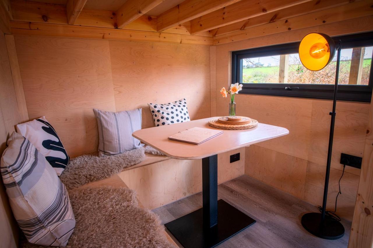 Luxury Glamping Cabin With Outdoor Bath On Cornish Flower Farm Truro Esterno foto
