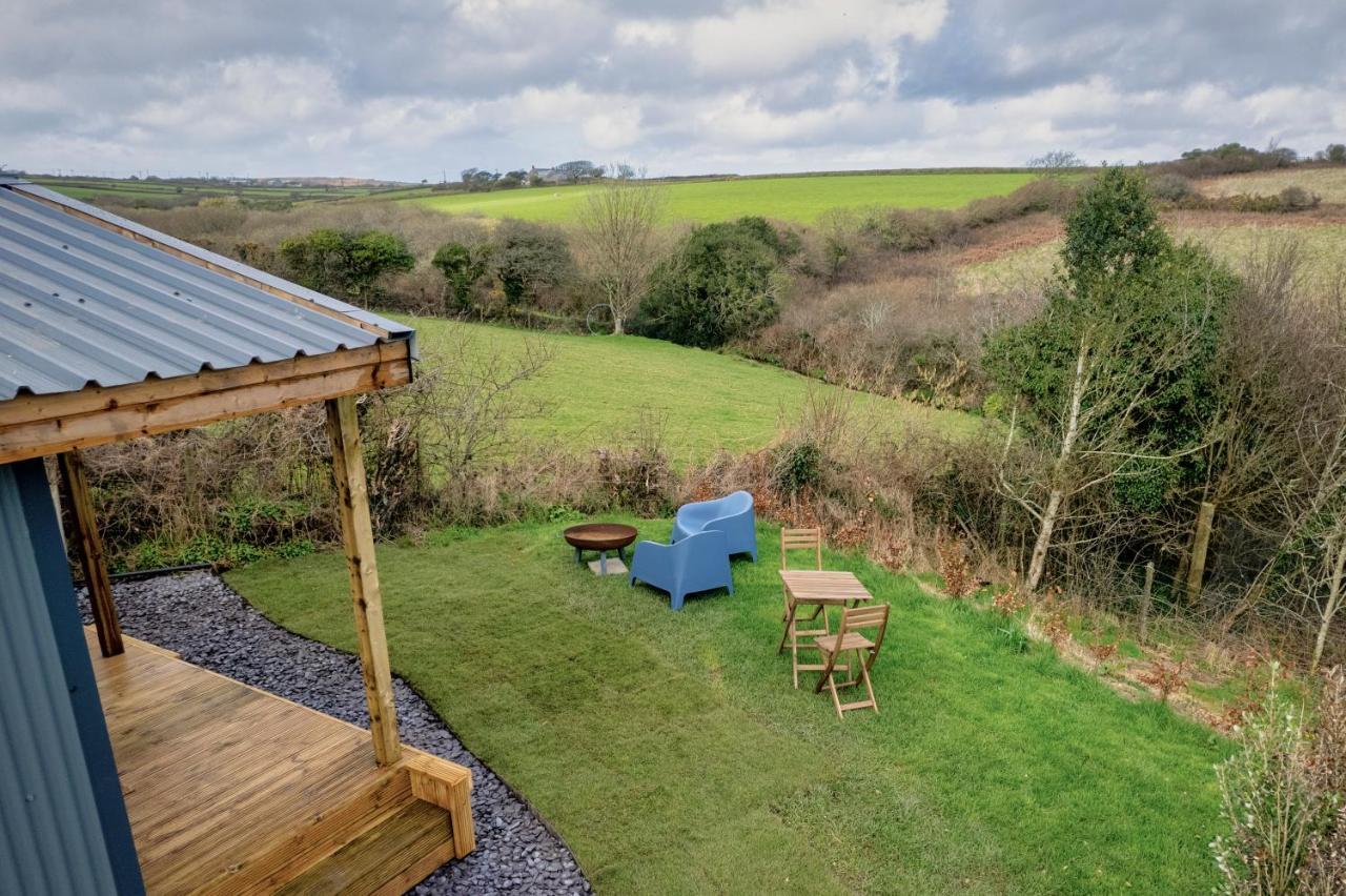 Luxury Glamping Cabin With Outdoor Bath On Cornish Flower Farm Truro Esterno foto