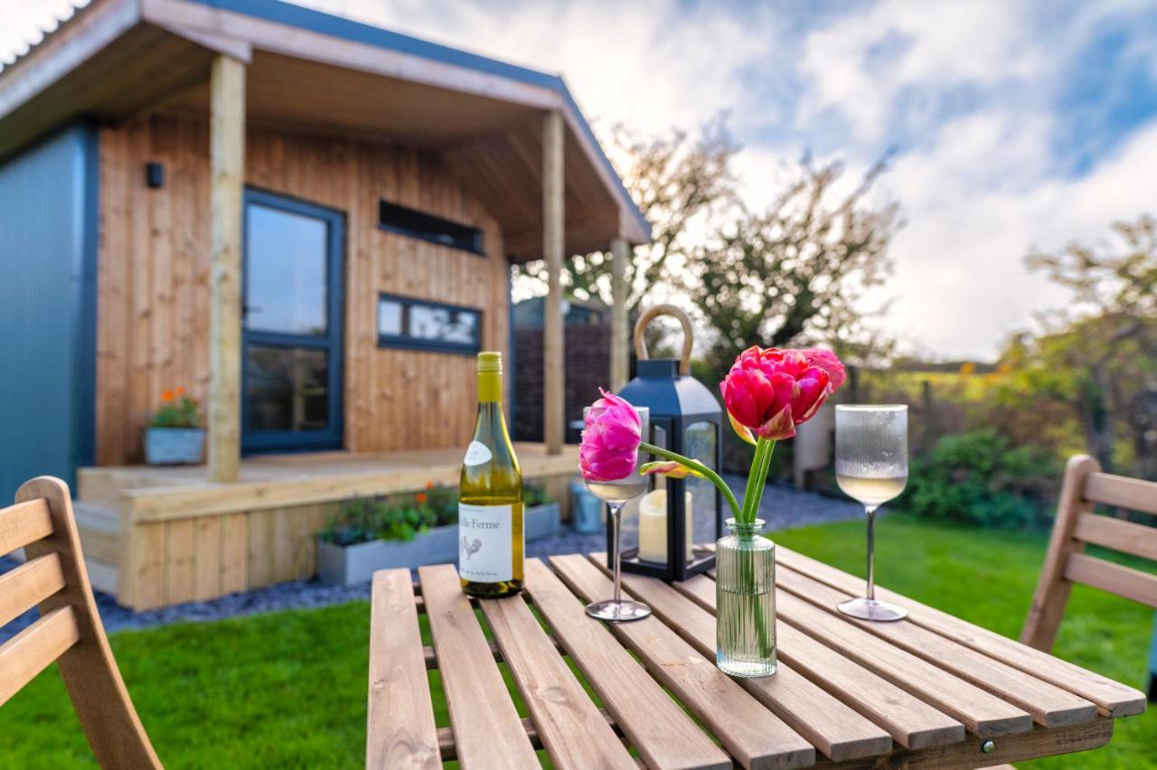 Luxury Glamping Cabin With Outdoor Bath On Cornish Flower Farm Truro Esterno foto