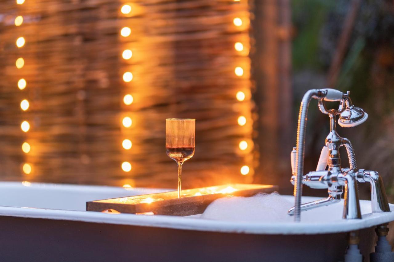 Luxury Glamping Cabin With Outdoor Bath On Cornish Flower Farm Truro Esterno foto
