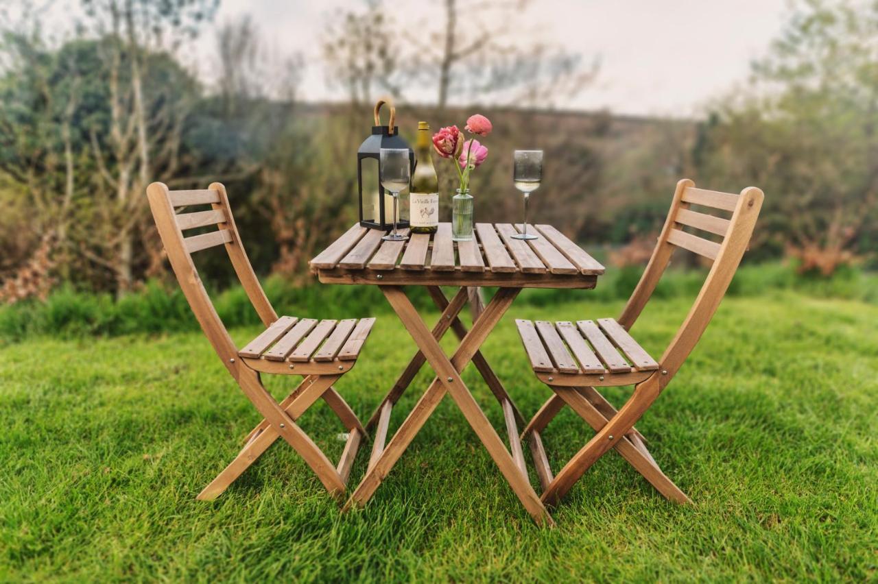 Luxury Glamping Cabin With Outdoor Bath On Cornish Flower Farm Truro Esterno foto