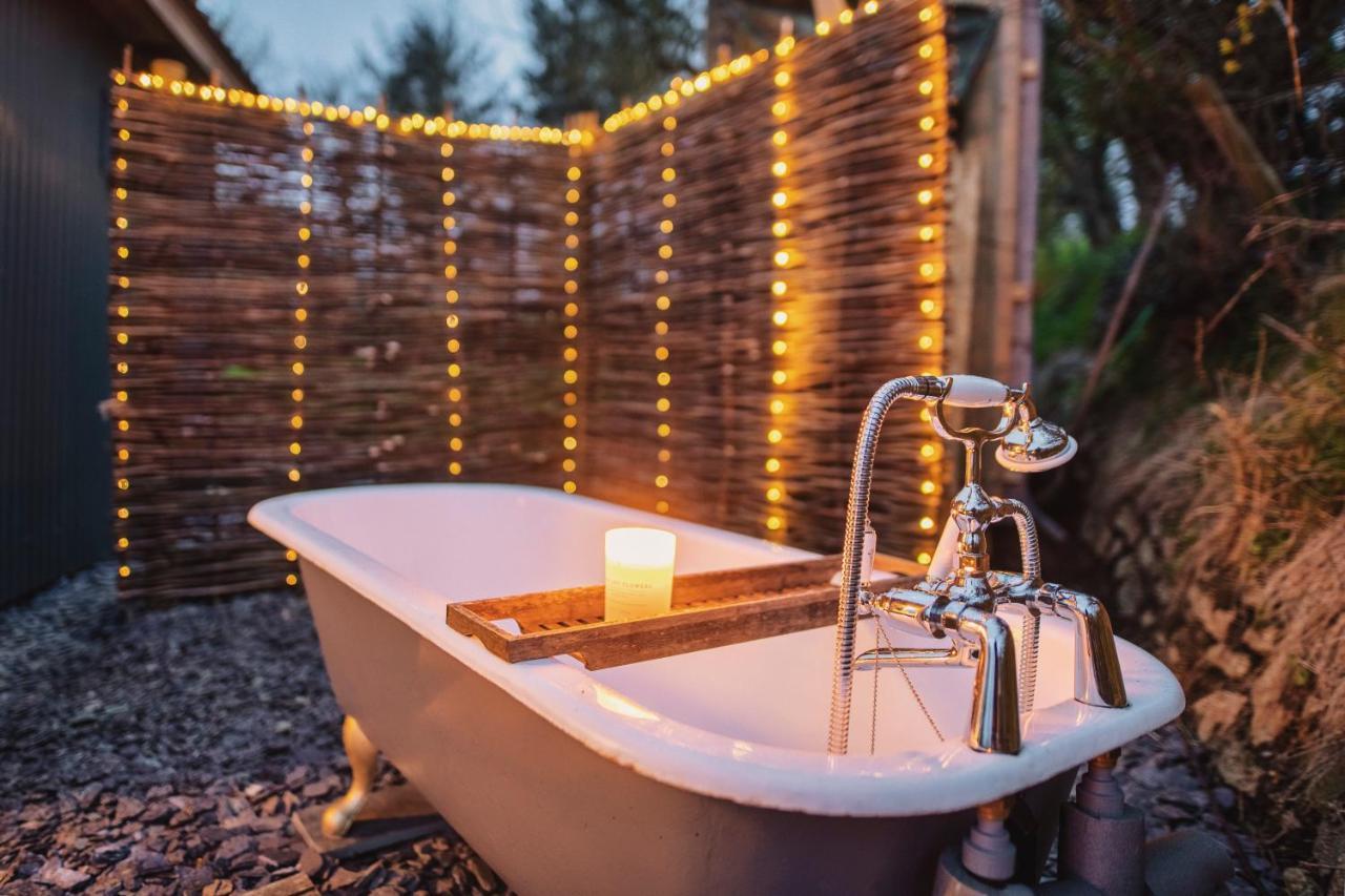 Luxury Glamping Cabin With Outdoor Bath On Cornish Flower Farm Truro Esterno foto