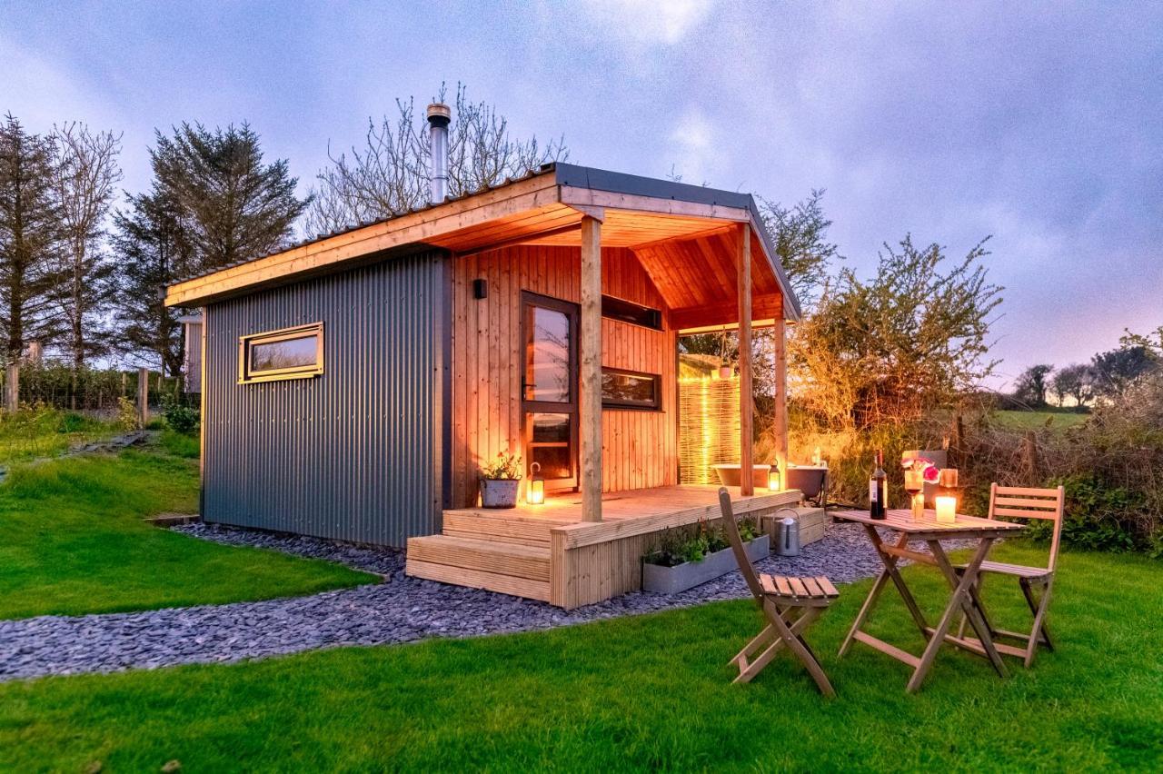 Luxury Glamping Cabin With Outdoor Bath On Cornish Flower Farm Truro Esterno foto