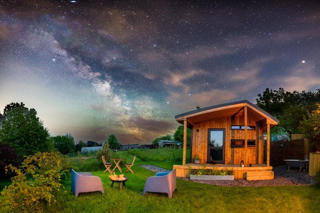 Luxury Glamping Cabin With Outdoor Bath On Cornish Flower Farm Truro Esterno foto