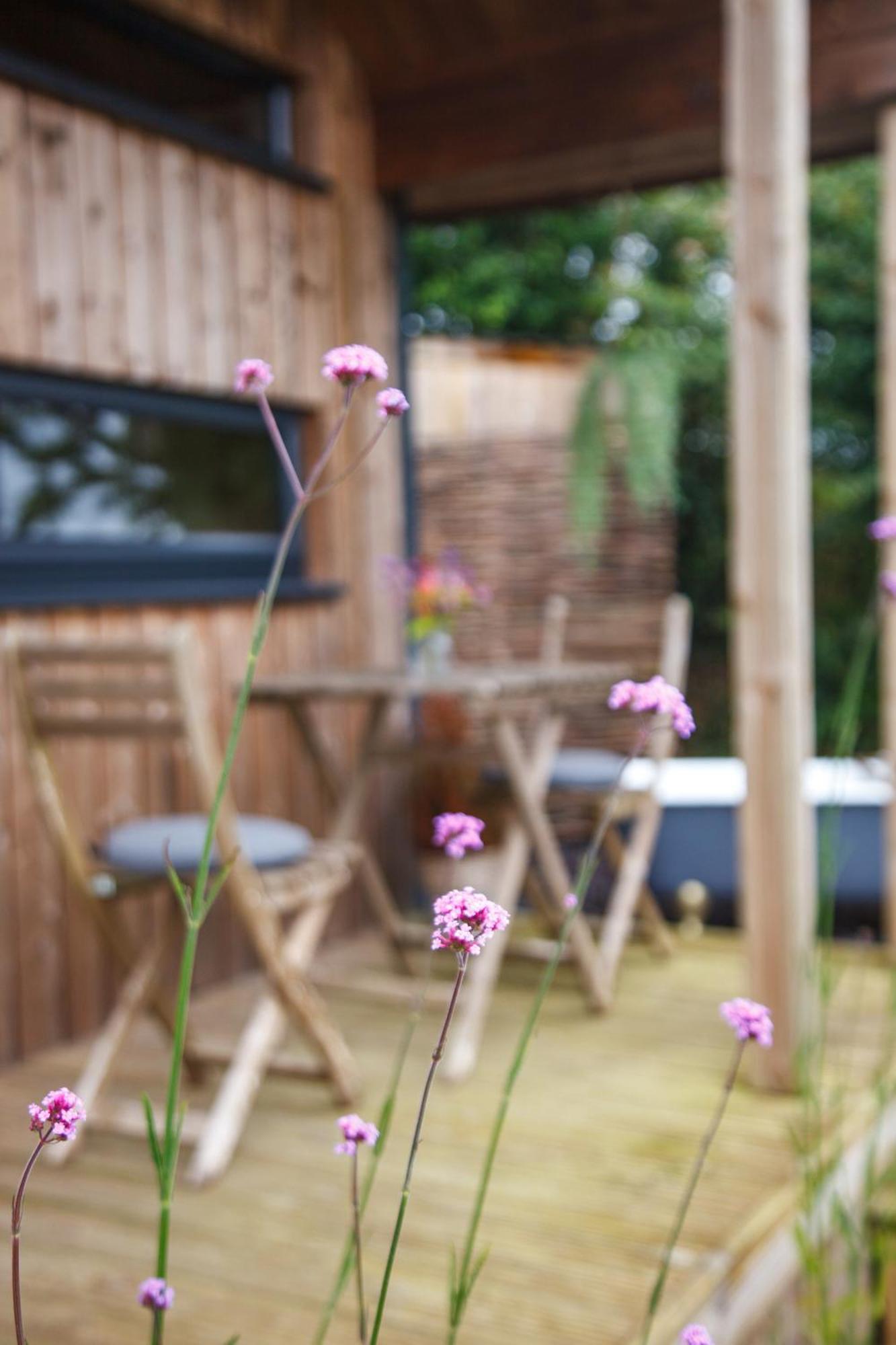 Luxury Glamping Cabin With Outdoor Bath On Cornish Flower Farm Truro Esterno foto
