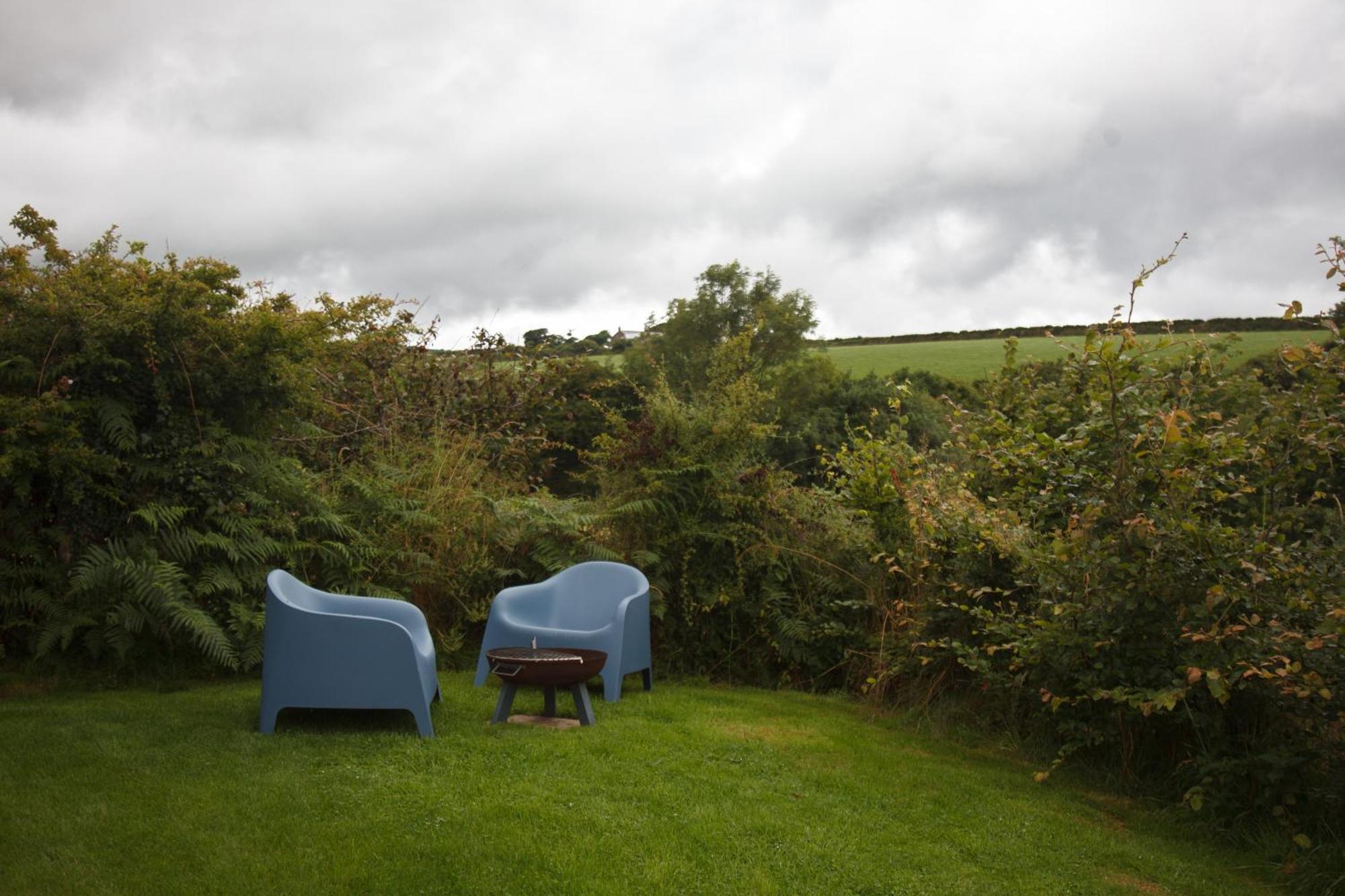 Luxury Glamping Cabin With Outdoor Bath On Cornish Flower Farm Truro Esterno foto