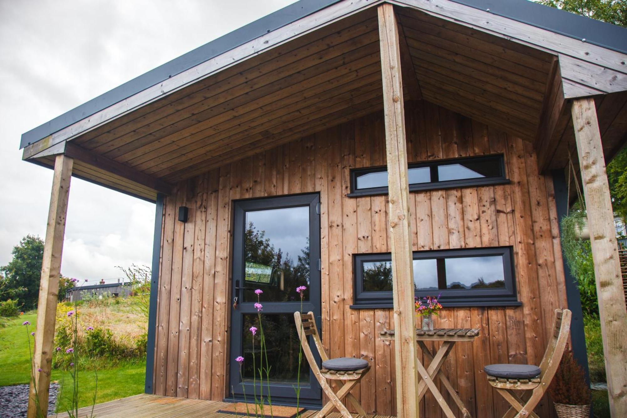 Luxury Glamping Cabin With Outdoor Bath On Cornish Flower Farm Truro Esterno foto