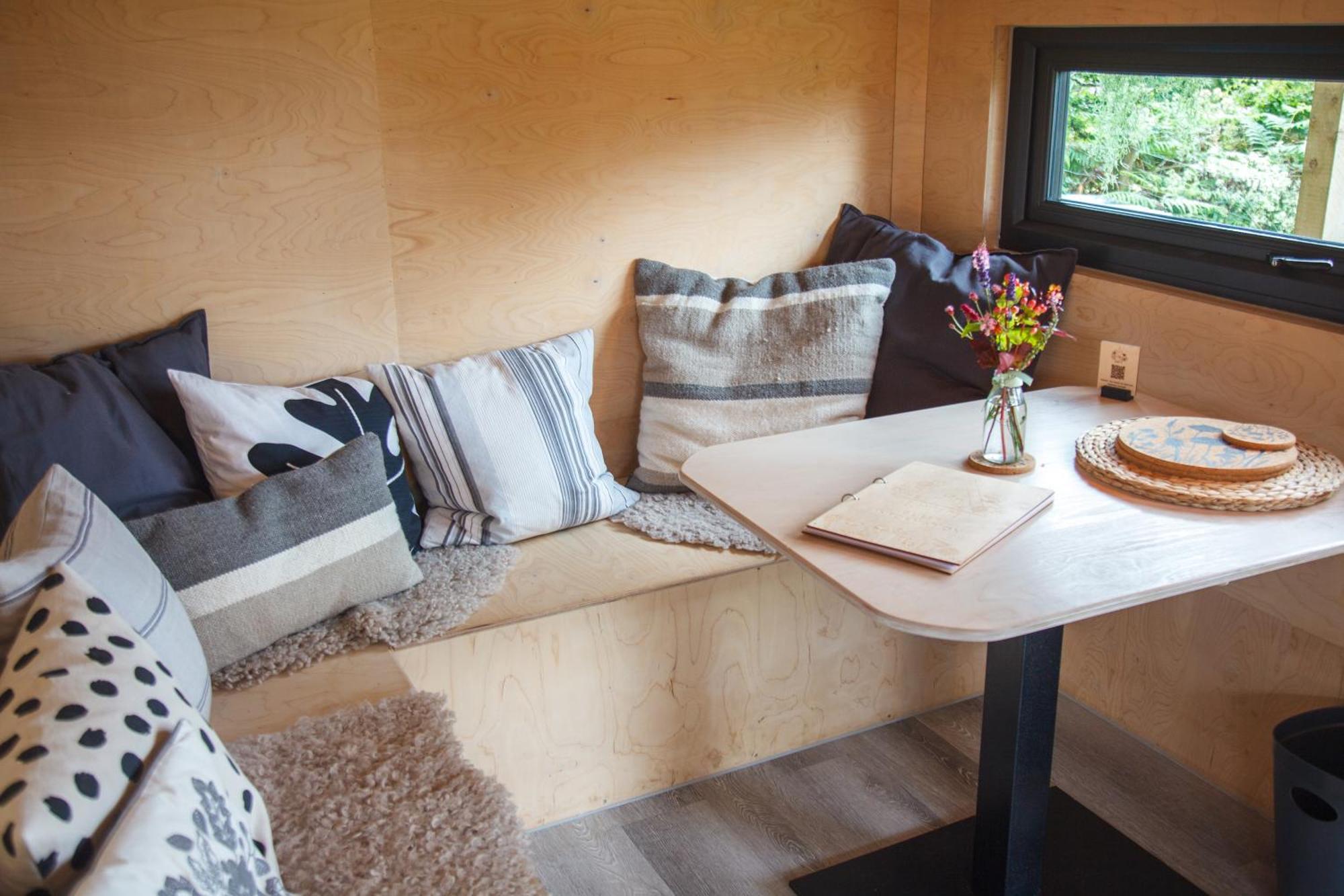 Luxury Glamping Cabin With Outdoor Bath On Cornish Flower Farm Truro Esterno foto