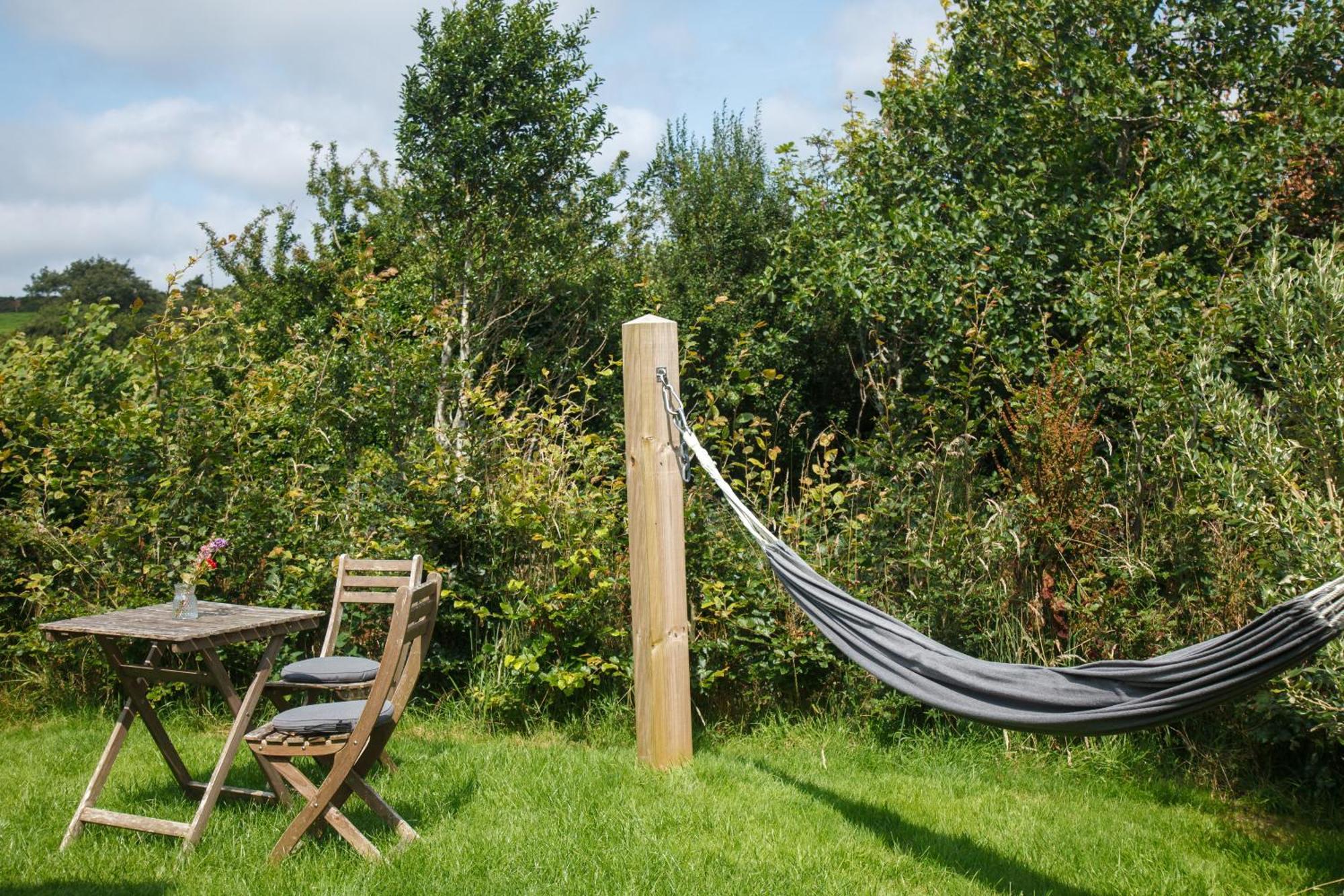 Luxury Glamping Cabin With Outdoor Bath On Cornish Flower Farm Truro Esterno foto